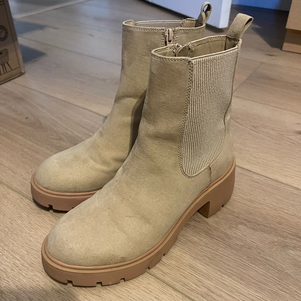 American Eagle Outfitters Beige Chelsea Platform Ankle Boots Size 7